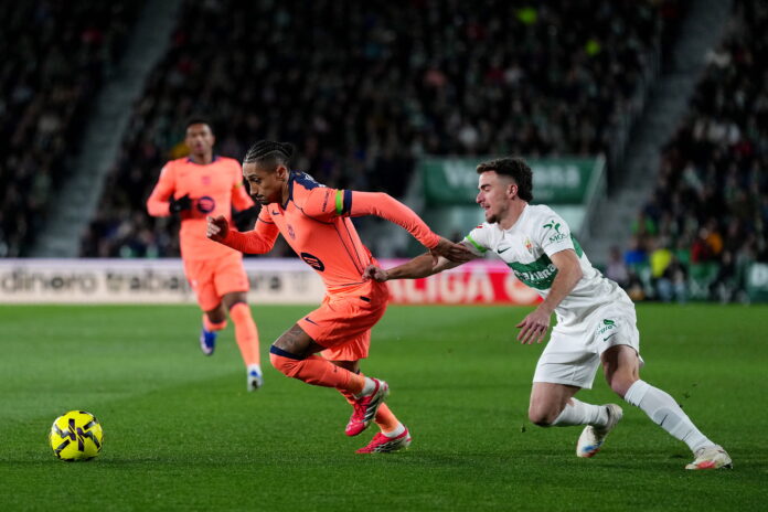 Barcelona suffer double injury concern during Elche victory