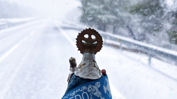 Después de la suspensión, la nieve retrasa el regreso a casa del Oviedo