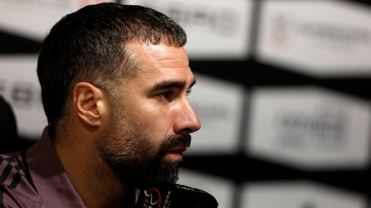 كارفاخال يظهر علامات الإحباط على مقاعد البدلاء