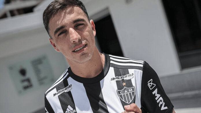 Renzo Saravia, el lateral derecho sin equipo que seduce al Valencia para suplir la baja por lesión de Foulquier