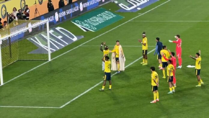 رونالدو يرتدي البشت احتفالاً بيوم التأسيس.. فيديو