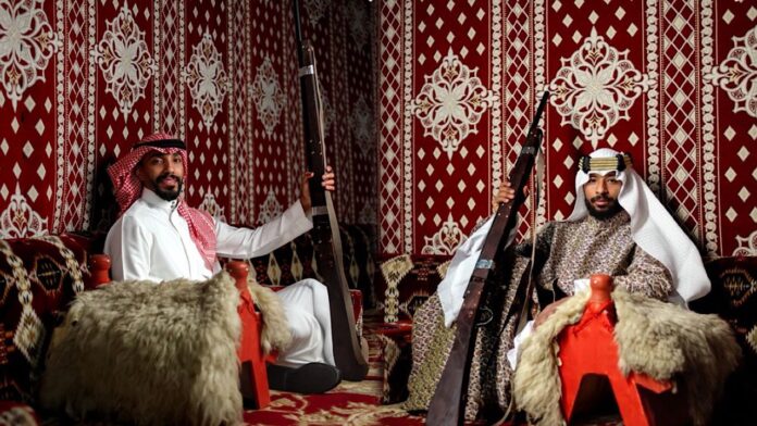 لاعبي الخلود بالزي السعودي احتفاءاً بيوم التأسيس..صور