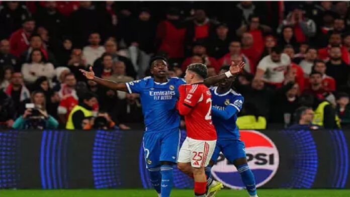 يويفا يقرر إيقاف لاعب بنفيكا بعد إساءته لـ فينيسيوس جونيور