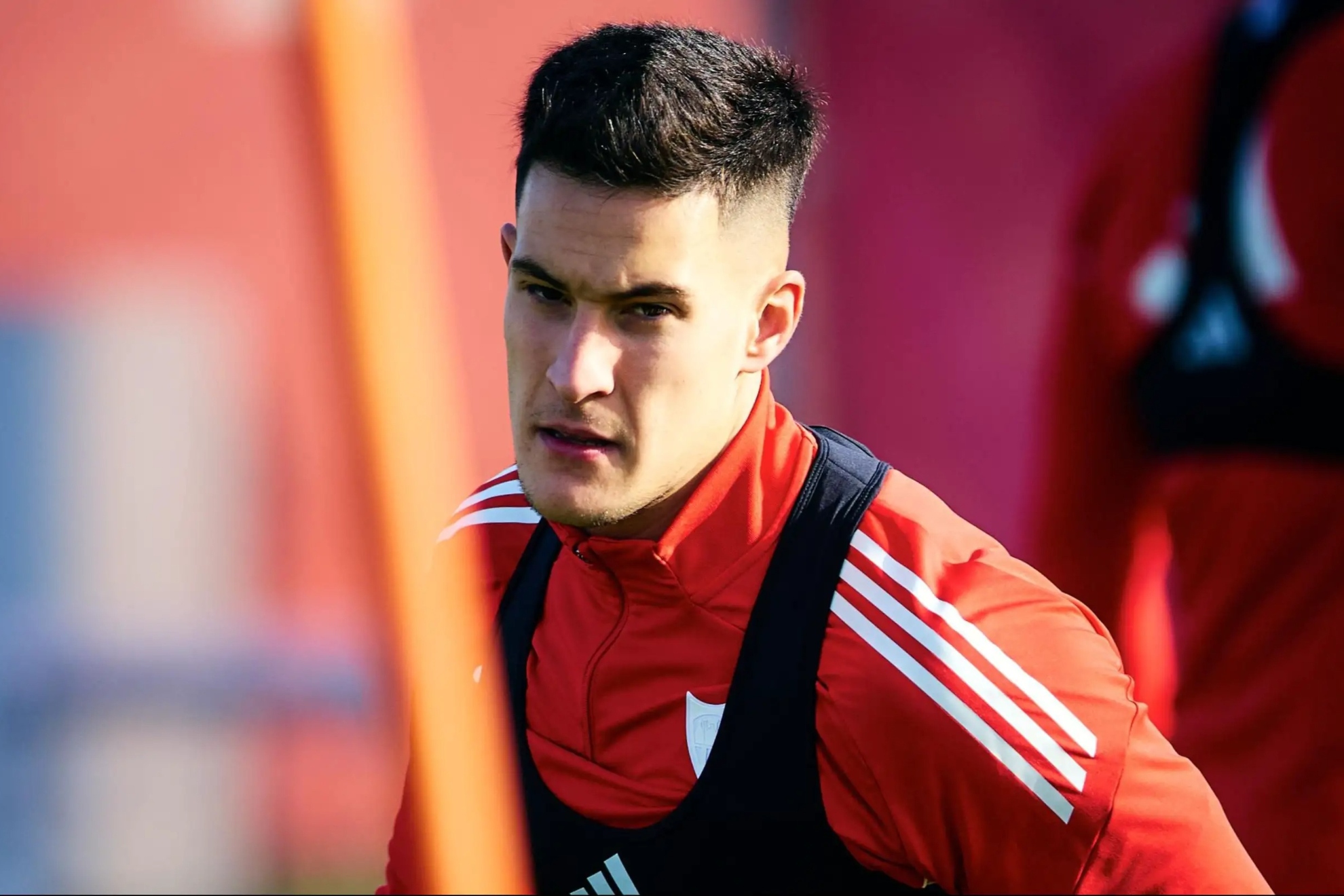 كاسترين خلال تدريب مع إشبيلية