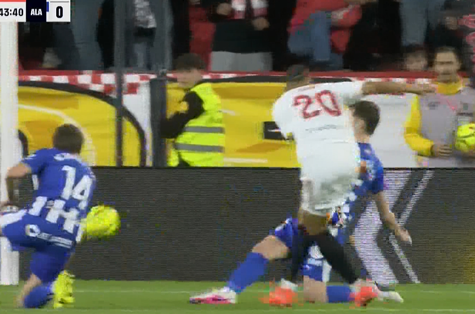 سوف يسجل الهدف الأول ضد ألافيس