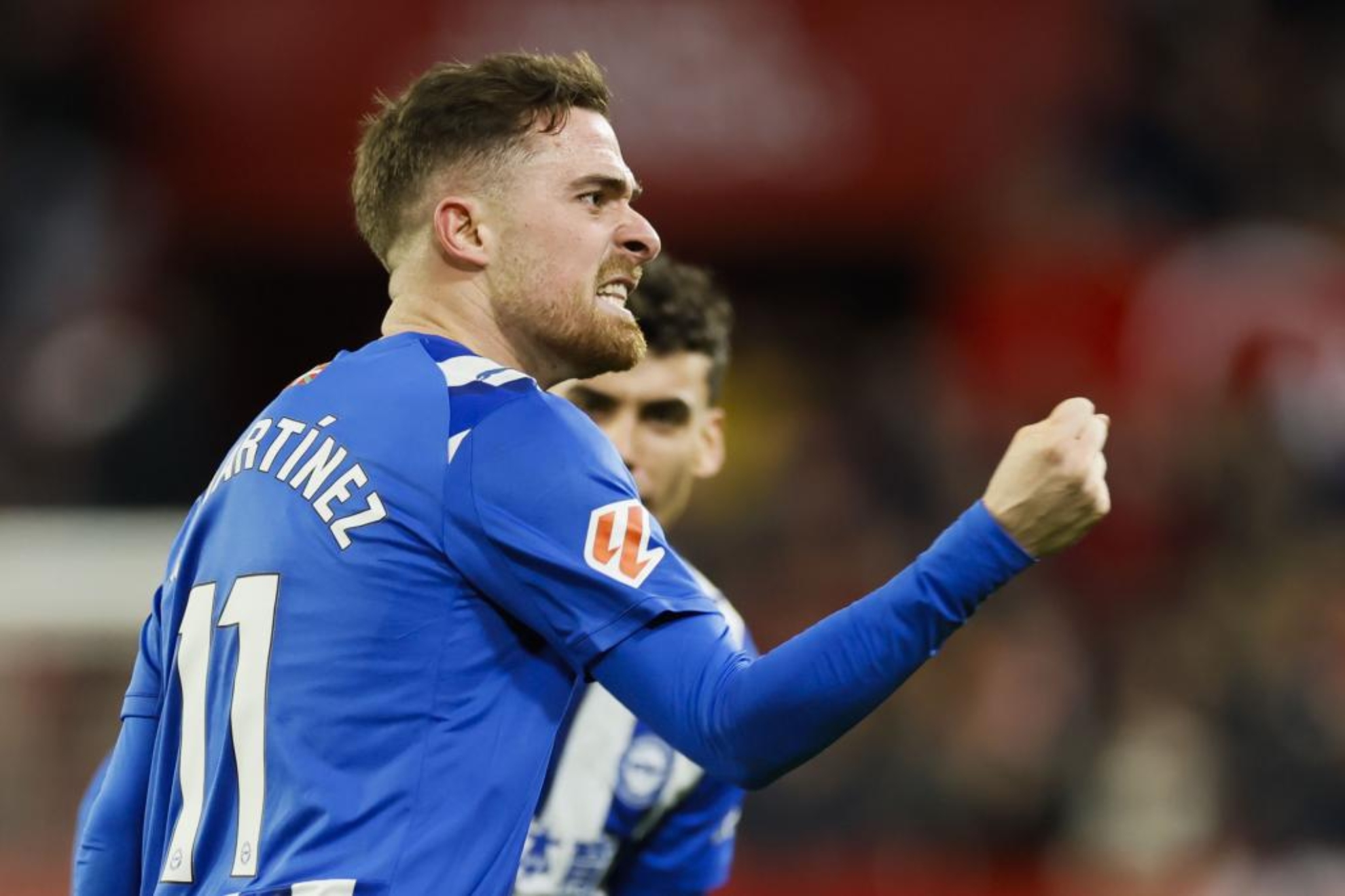 توني مارتينيز يحتفل بهدف مع ألافيس