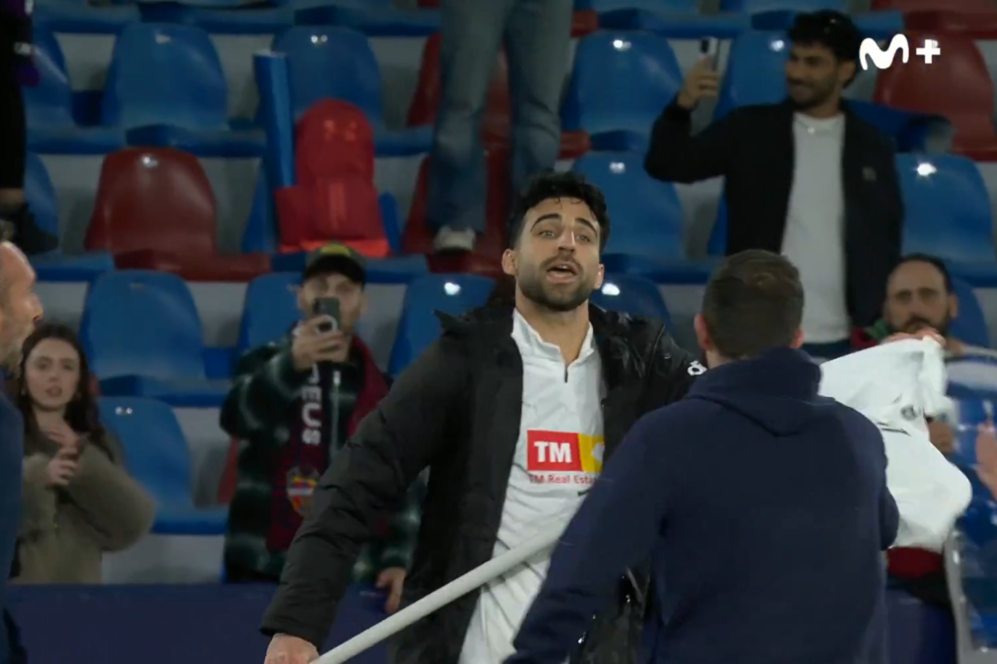 إيراي كوميرت يحمل راية ليفانتي بعد ديربي فالنسيا