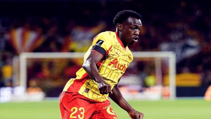 سعود عبدالحميد يزين التشكيل المثالي بالدوري الفرنسي