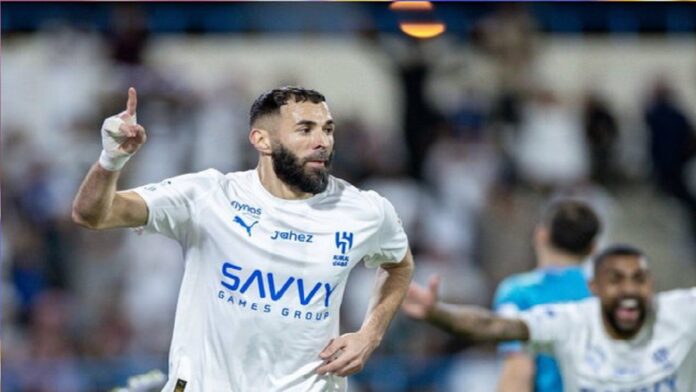 الهلال يسابق الزمن لتجهيز بنزيما لمواجهة النجمة