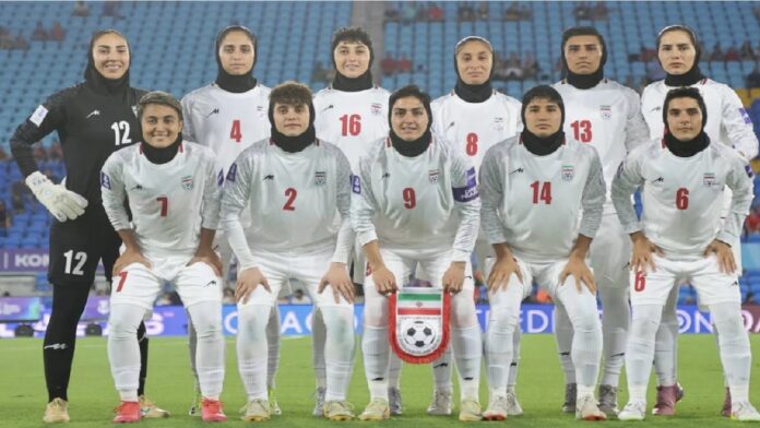 التلفزيون الإيراني يصف المنتخب النسائي بالخائنات بعد صمتهن أثناء النشيد الوطني
