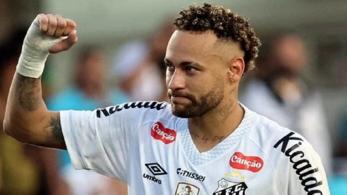 نيمار يثير الجدل بوضع لايكات لإحدى المشهورات ويبرر: بالخطأ