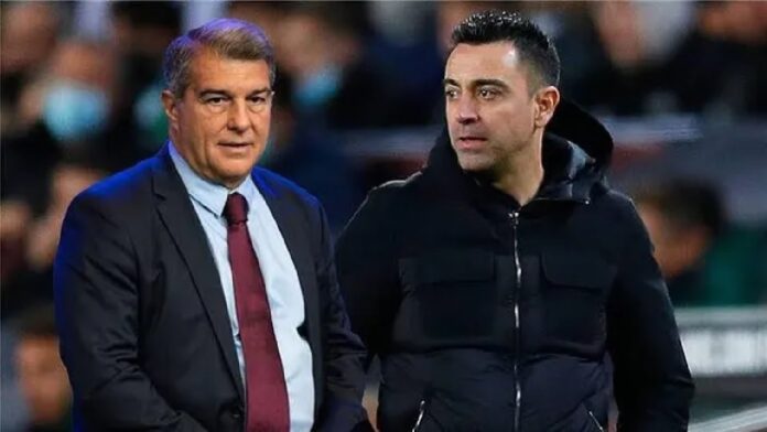 تشافي يكشف أسباب فشل عودة ميسي لبرشلونة.. ولابورتا يرد