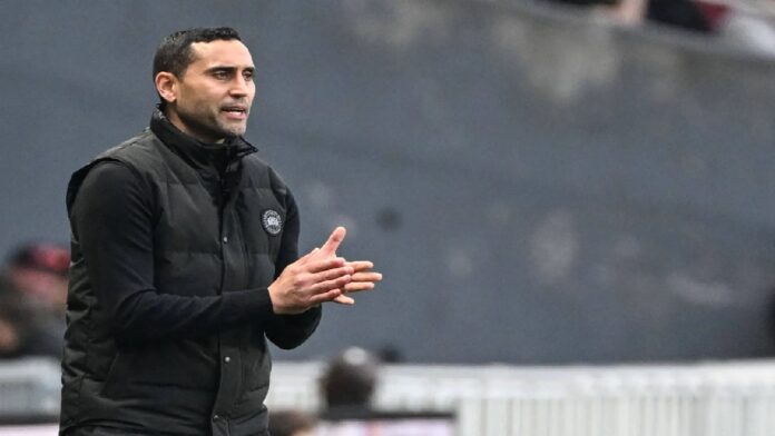 نانت يقيل مدربه المغربي أحمد القنطاري