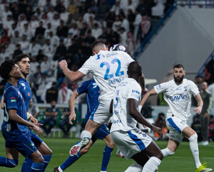 الهلال ينتقد آلية اختيار الحكام الأجانب ويطالب بطواقم من النخبة