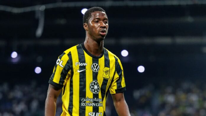 دومبيا يخضع لجراحة الرباط الصليبي بفرنسا