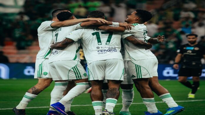 الأهلي يضرب ضمك بثلاثية