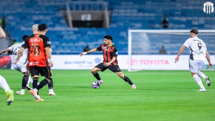 الشباب يتعادل مع الرياض