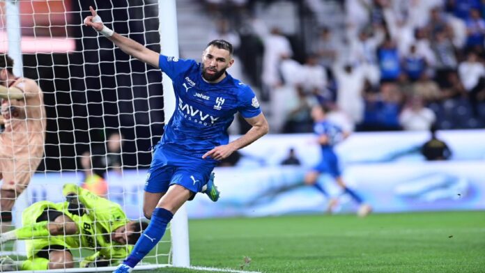 بنزيما يحصد جائزة الأفضل بعد الثلاثية في شباك الخلود