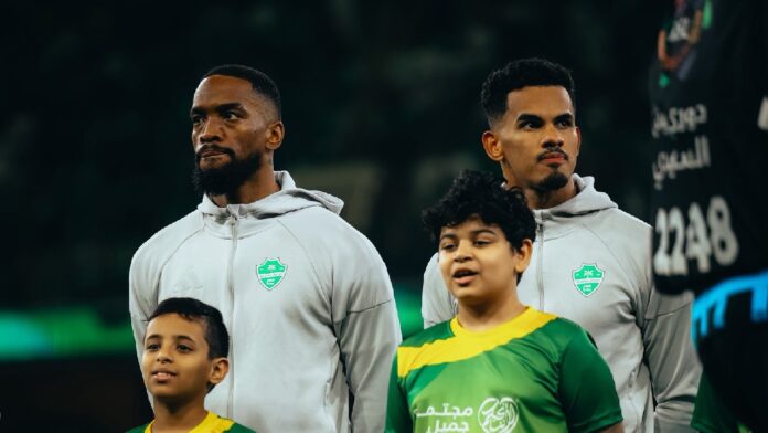 توني وجالينو ينتقدان التحكيم ويثيران الجدل حول اللقب