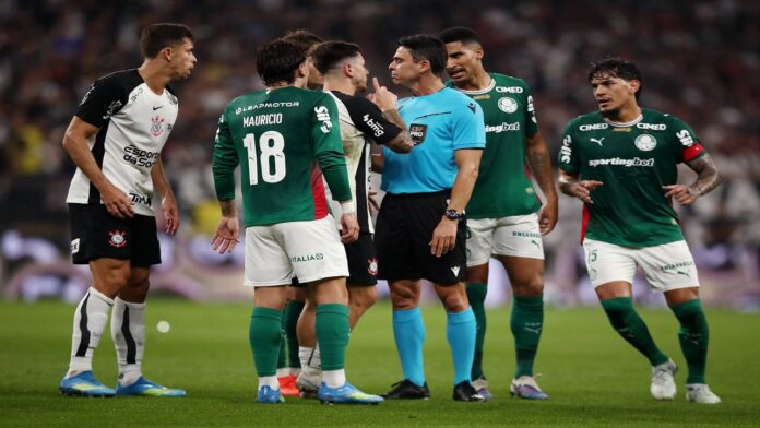 اندلاع مشاجرة عنيفة بين لاعبي بالميراس وكورنثيانز