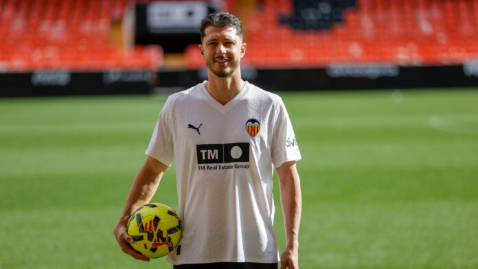 Guido Rodríguez, sobre la crisis del Valencia: “Este escudo se merece estar más arriba, ahora es cuando hay que poner el pecho”