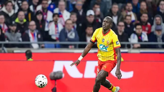 الهلال يراقب مدافع لانس مالانغ سار