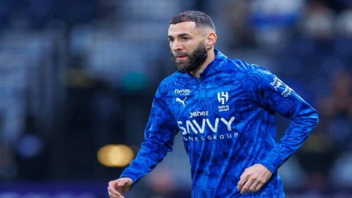 فحص طبي يحسم موقف بنزيما من مواجهة ضمك