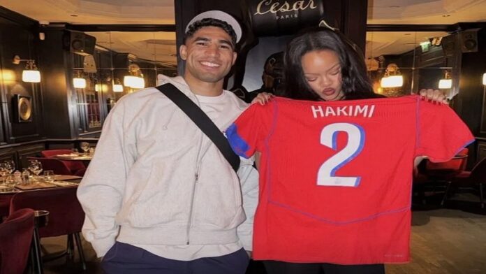 أشرف حكيمي يُهدي ريانا قميص باريس سان جيرمان موقع بأسمه