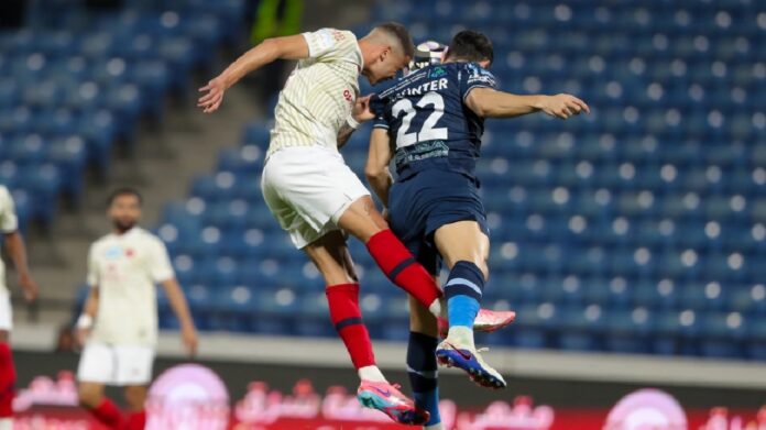 ضمك ينتزع فوزًا ثمينًا بثنائية أمام الأخدود