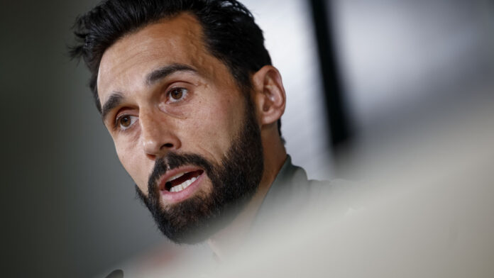 Arbeloa recoge cable con Carvajal