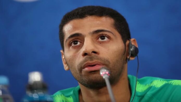 تيسير الجاسم يحمل كأس النخبة قبل نهائي الأهلي وماتشيدا