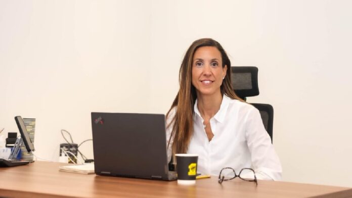 الاتحاد يقيل لايا فينايكسا من منصبها