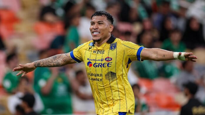 مارتينيز يشترط زيادة مالية للتجديد مع التعاون