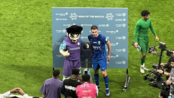 سافيتش يحصد جائزة رجل مباراة الهلال وضمك