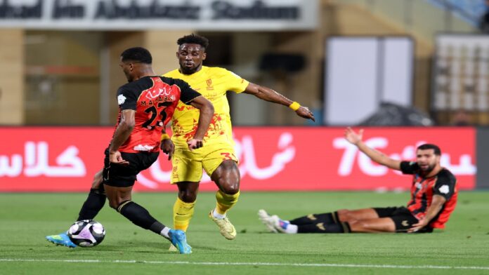 القادسية يكتسح الرياض برباعية ويضمن التأهل للنخبة