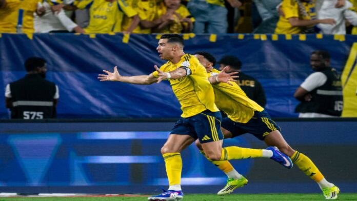 النصر يفوز على الأهلي ويقترب من اللقب