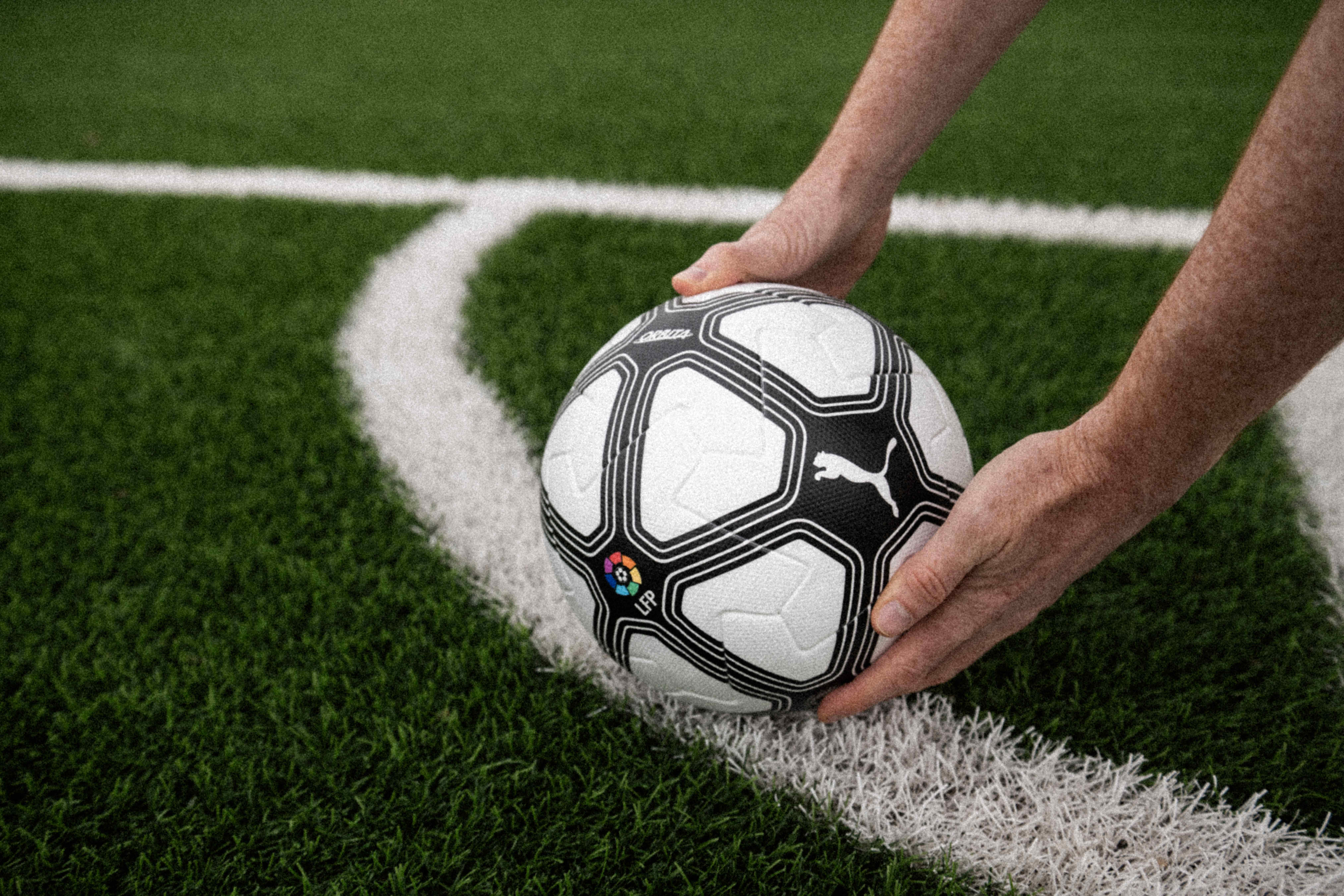 كرة بوما بتصميم ريترو