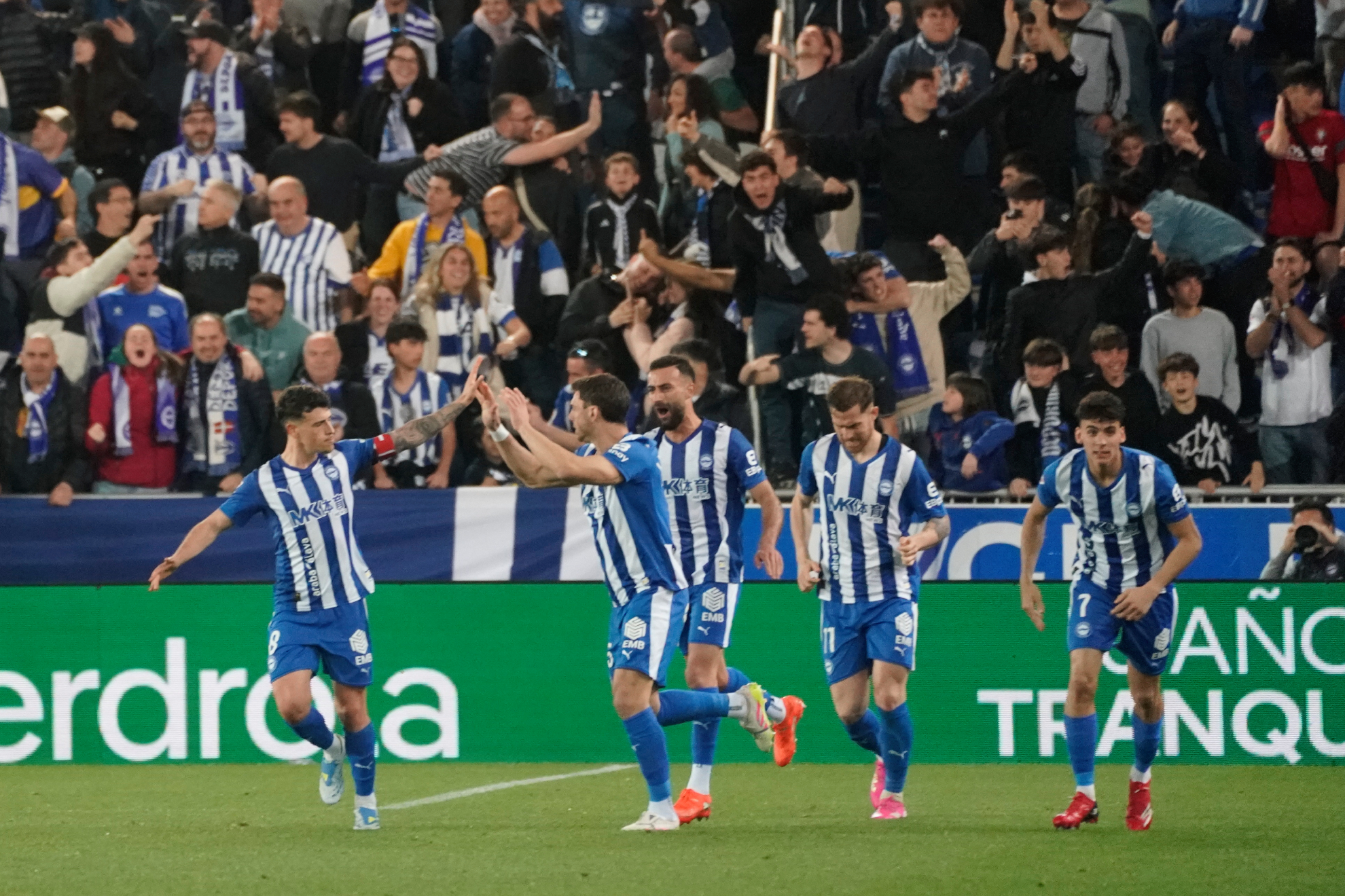 احتفال ألافيس بهدف