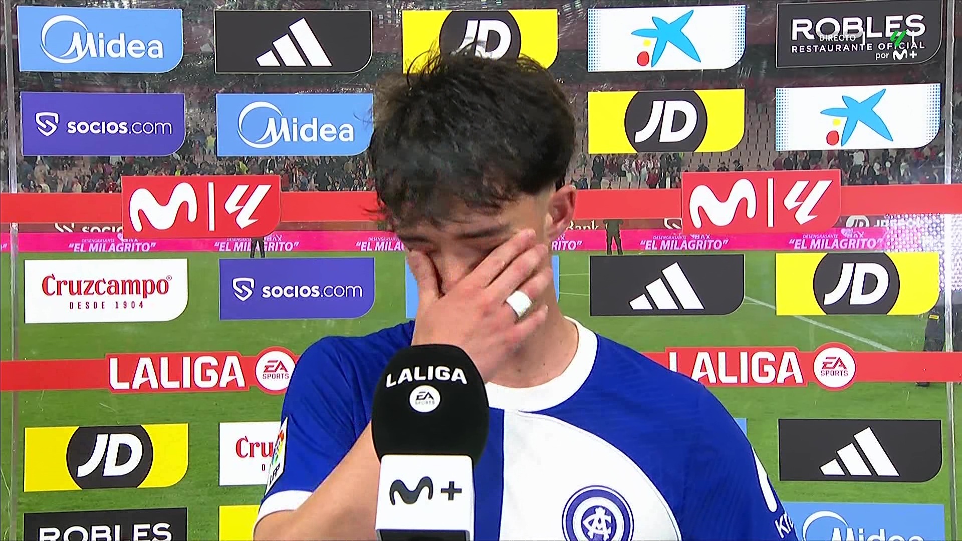 بونار يحتفل مع زملائه بعد تسجيل الهدف