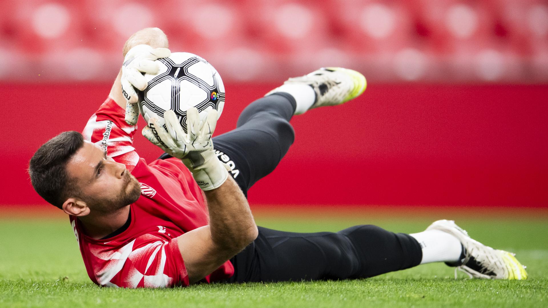 سيمون أثناء الإحماء قبل مباراة فياريال