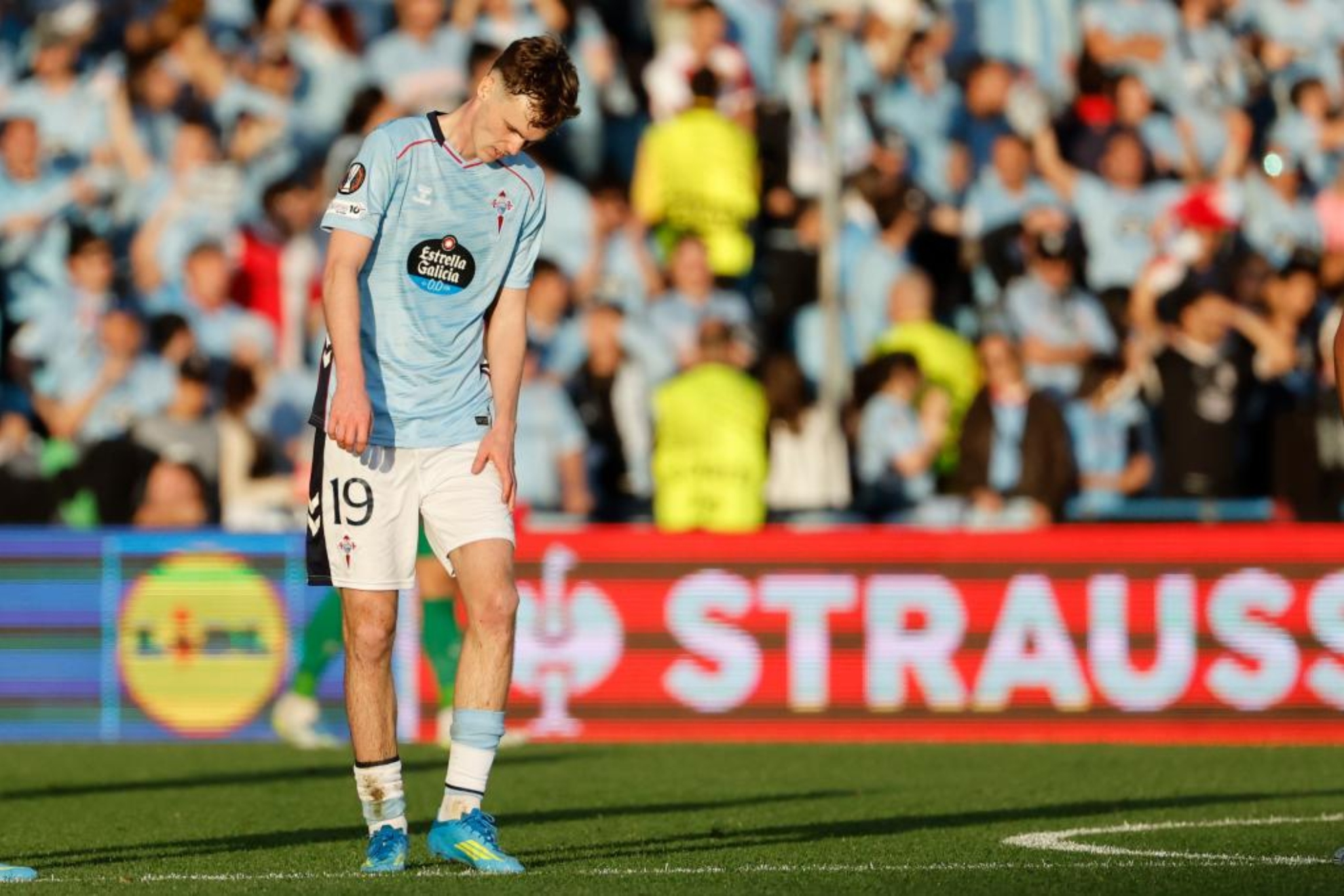 سويدبرغ حزين خلال مباراة الإياب ضد فرايبورغ