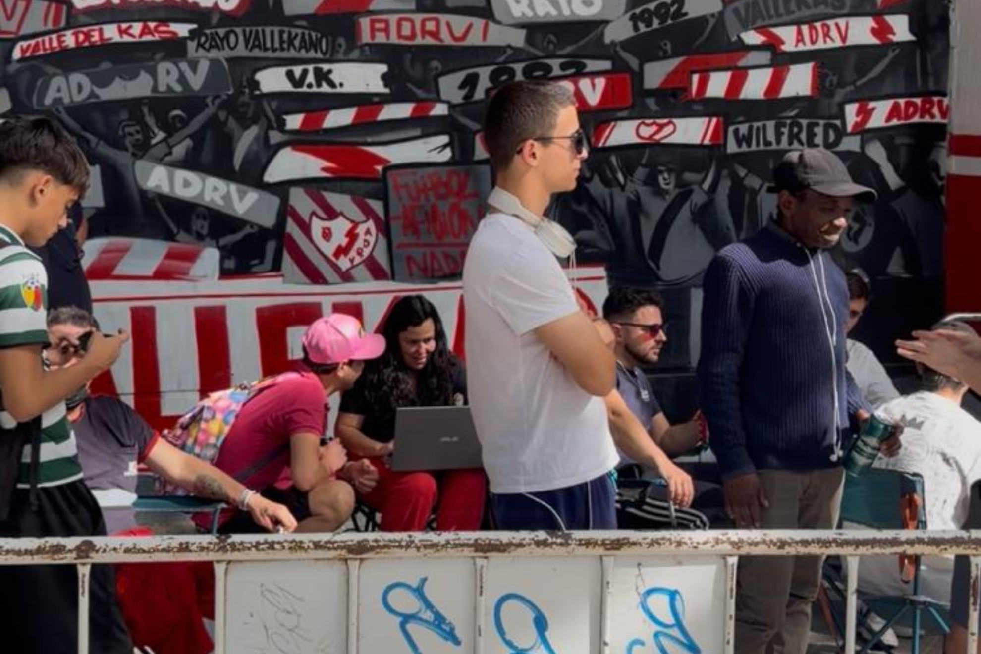 جماهير رايو فاليكانو في طوابير التذاكر