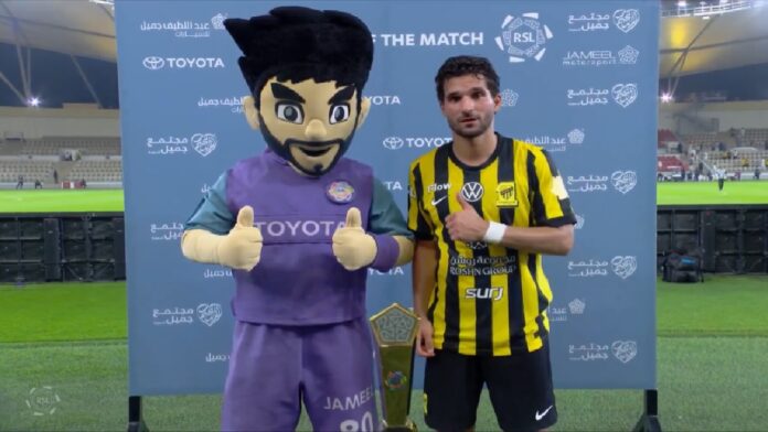 حسام عوار يحصد جائزة رجل مباراة الاتحاد وضمك.. فيديو