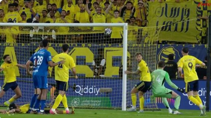 ردة فعل هيستيرية وجنونية من معلق فرنسي عقب هدف الهلال.. فيديو