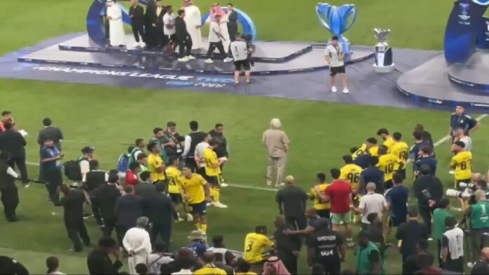 لحظة تتويج النصر بالمركز الثاني وغياب رونالدو.. فيديو