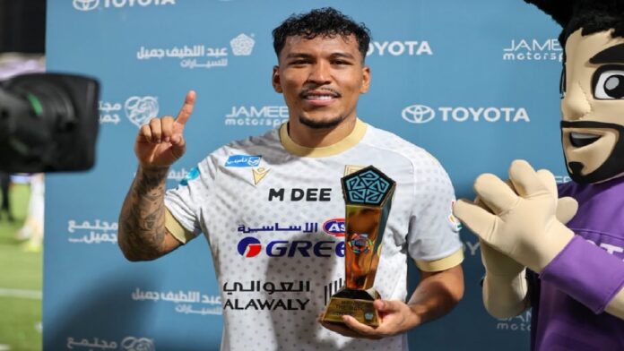 ريفر بليت يستهدف التعاقد مع روجر مارتينيز
