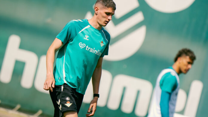 Las negociaciones por Deossa y Altimira marcan el mercado del Betis