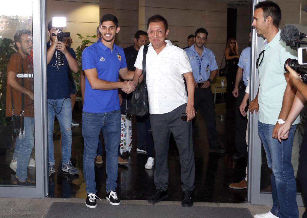 وصول جوديس إلى فالنسيا مع بيتر ليم