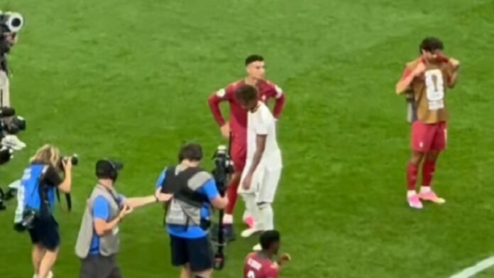 لامين يامال يواسي رونالدو بعد وداعه لكأس العالم .. فيديو