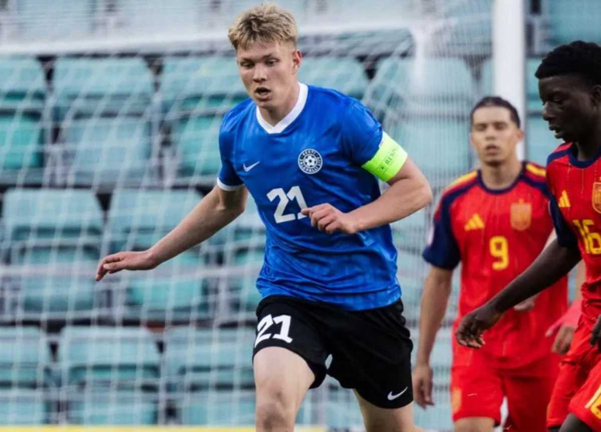 Kaares, en un partido con Estonia.